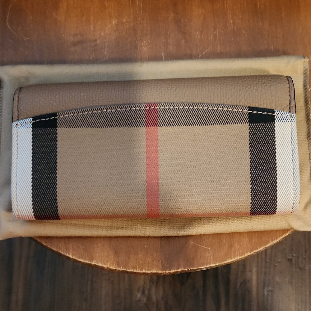 NEW BURBERRY Women's Nova/Haymarket Check Leather & Canvas Continental Wallet - Picture 2 of 7